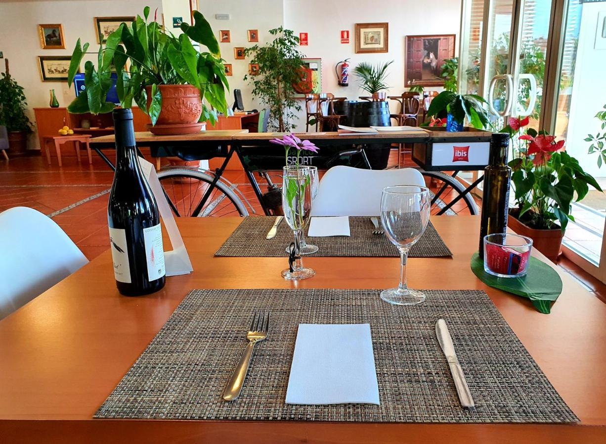 Ibis Jerez De La Frontera Cadiz Hotel Ngoại thất bức ảnh